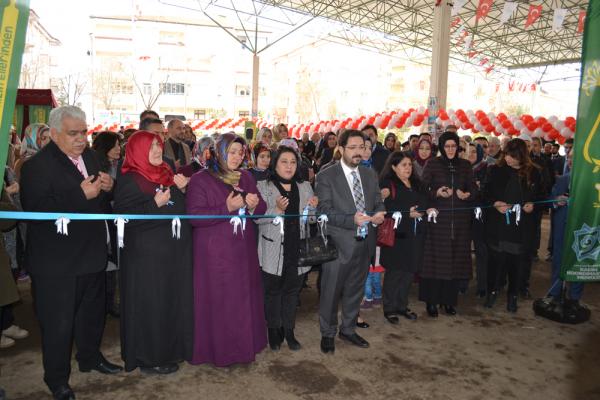 Aksaray’da hanımeli pazarı açıldı