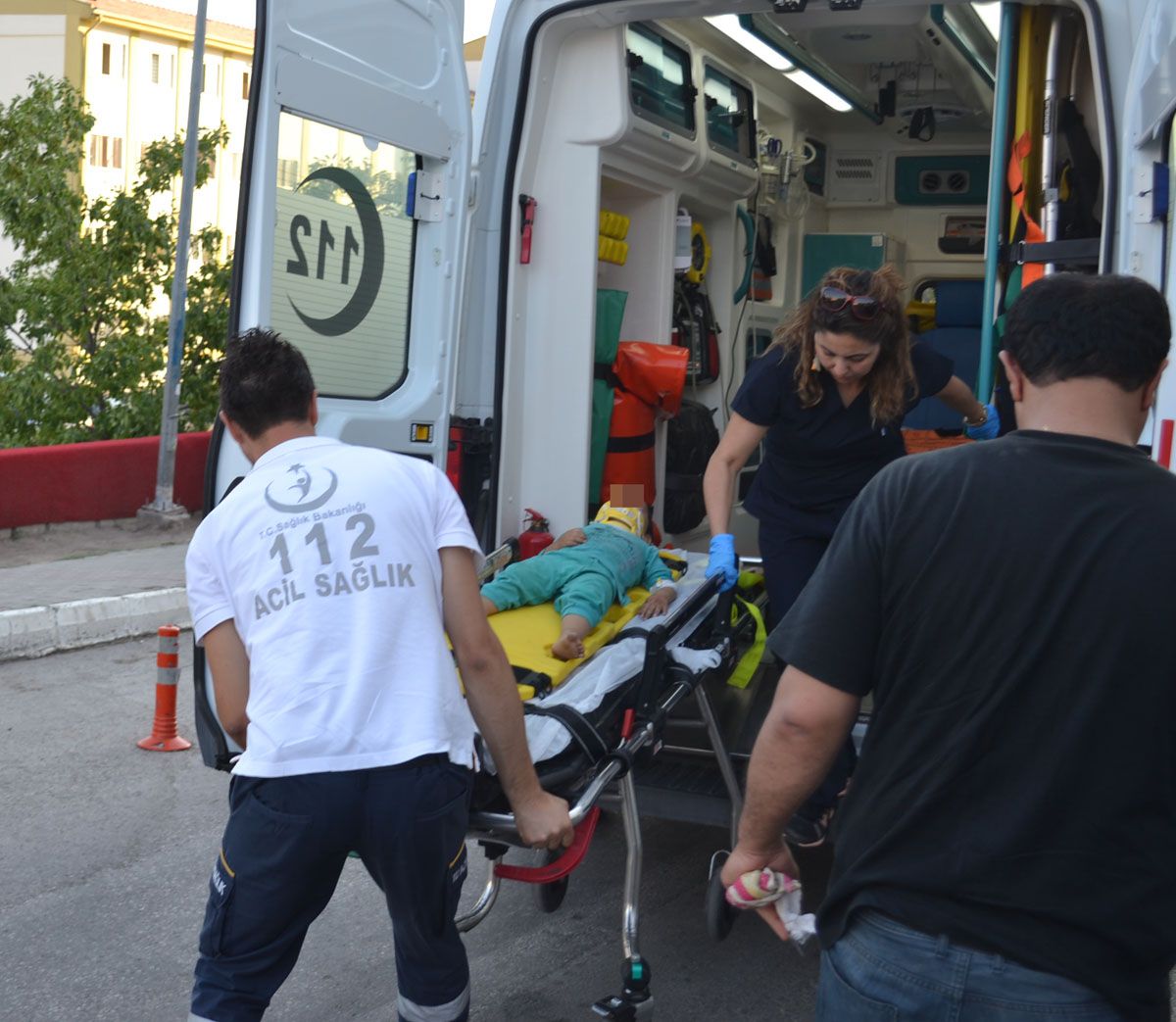 Aksaray’da balkondan düşen çocuk ağır yaralandı