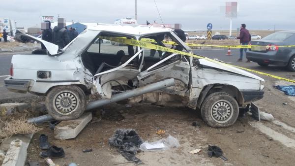 İki otomobil çarpıştı: 1 ölü 5 yaralı