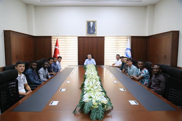 ​Uluslararası İHL müdürü ve öğrenciler Şahin’i ziyaret etti