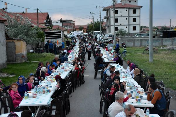 Belediye’nin iftar sofrası   Bu kez Hürriyete kuruldu