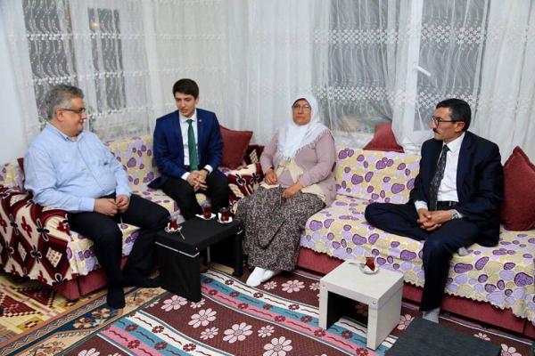 Pekmez ailesi iftar  ziyaretlerini sürdürüyor