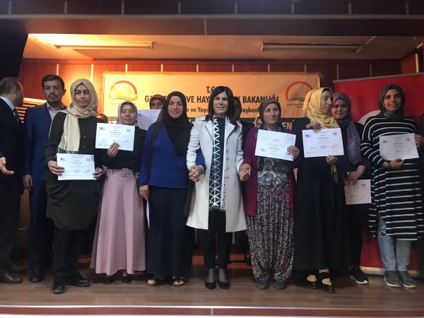 Aksaray’da kadın çiftçiler  girişimcilik sertifikası aldı