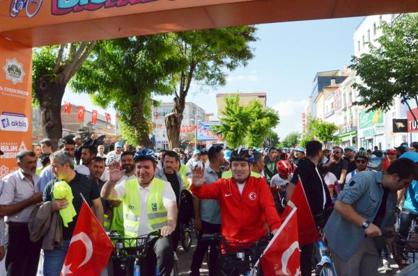 2. Aksaray Bisiklet Festivali ‘Yeşil  Aksaray İçin Pedallıyoruz’ sloganıyla başladı