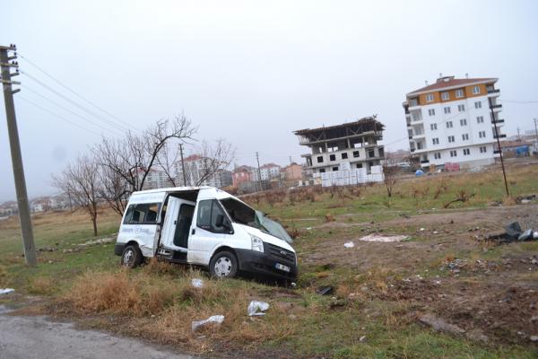 Aksaray’da işçi servisi ile otomobil çarpıştı: 7 yaralı