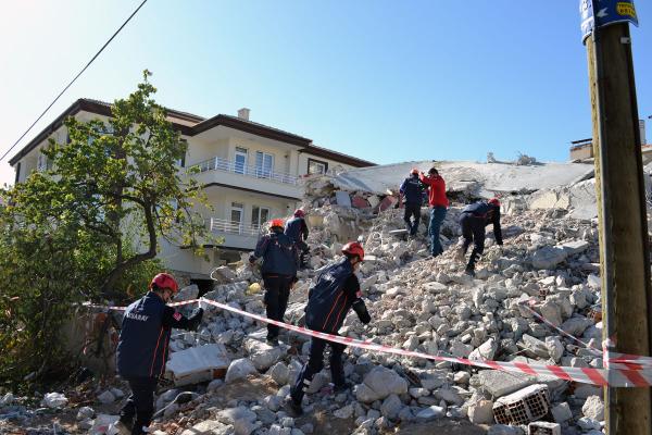 Aksaray’da deprem tatbikatı gerçeği aratmadı