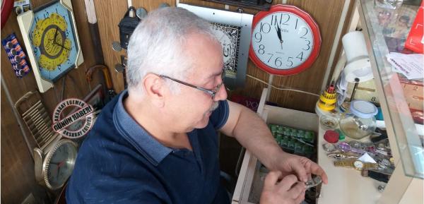 Aksaray’ın 40 yıllık saat tamircisi