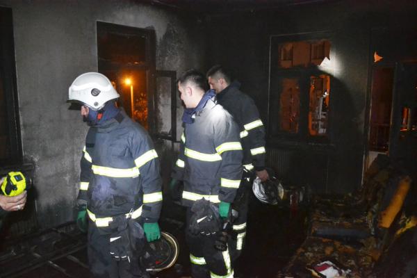 İkamet yangınında evin bir odası yandı