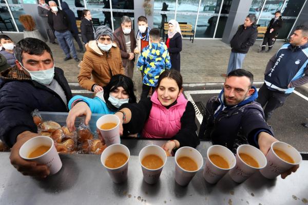 Aksaray Belediyesinden  vatandaşlara çorba ikramı