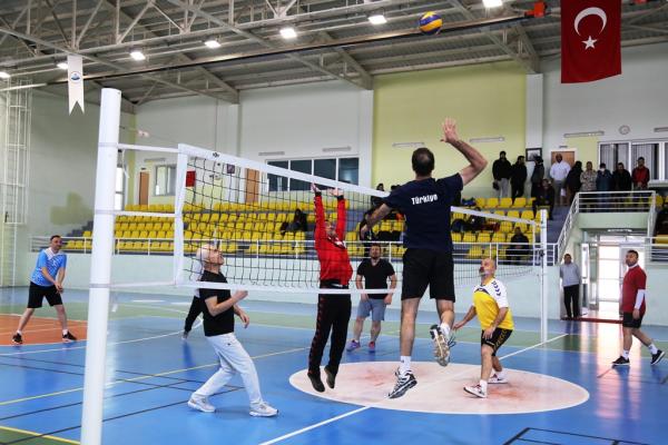 ASÜ ve Öncü Spor arasında dostluk maçı oynandı