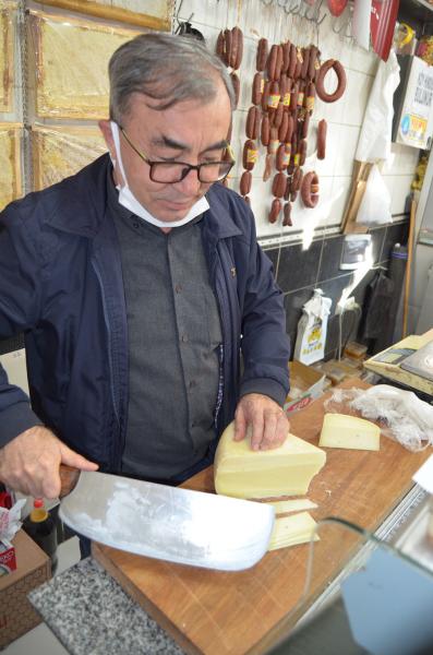 Babadan oğla özel üretim peynir