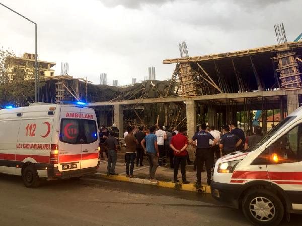 Beton dökülen inşaatta çökme: 2 işçi yaralandı