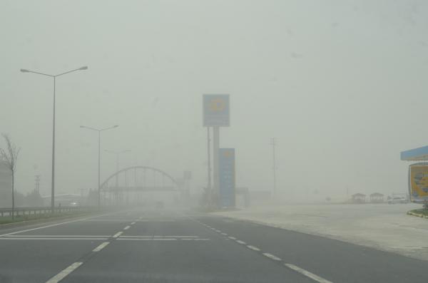Aksaray Adana karayolu  kum fırtınası nedeni ile kapandı