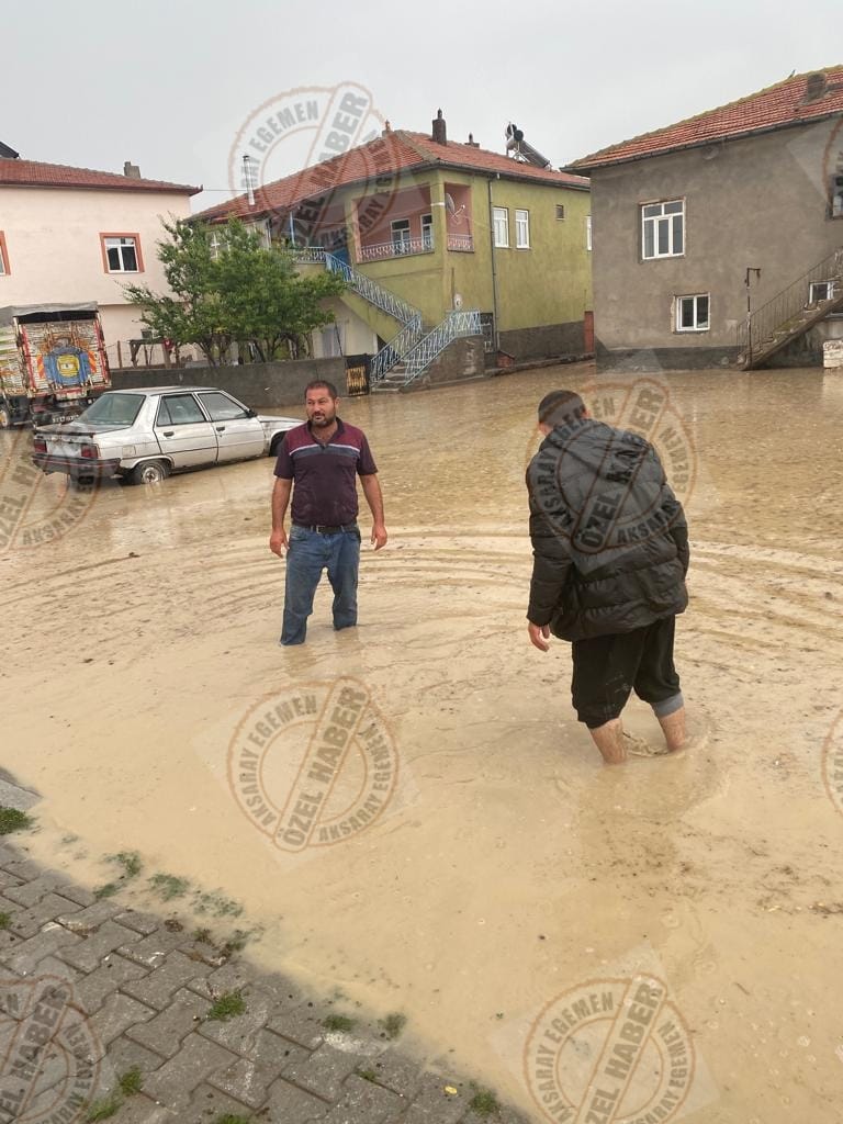 Aksaray’da sağanak yağış hayatı olumsuz etkiledi