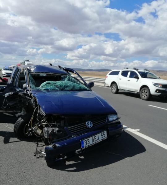 Otomobil, tıra çarptı:6 yaralı