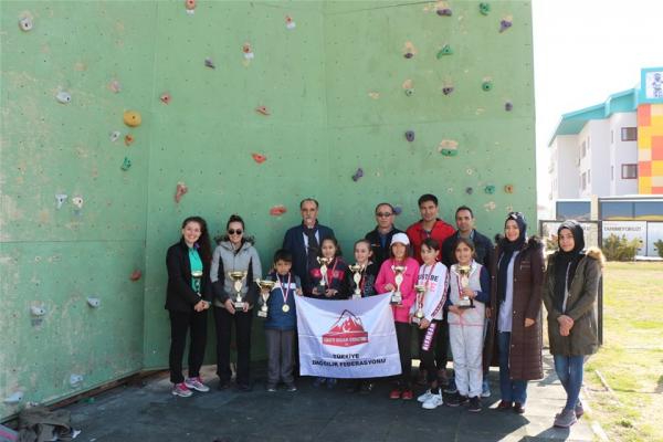 Okullar arası spor tırmanış yarışmaları yapıldı