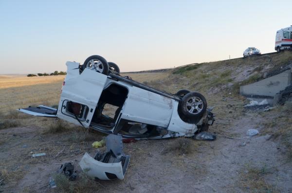 Hafif ticari araç otomobile arkadan çarptı: 2 ölü, 7 yaralı