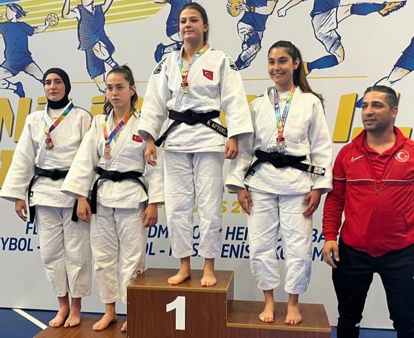 ASÜ ilk kez katıldığı  judo şampiyonasında  iki madalya kazandı