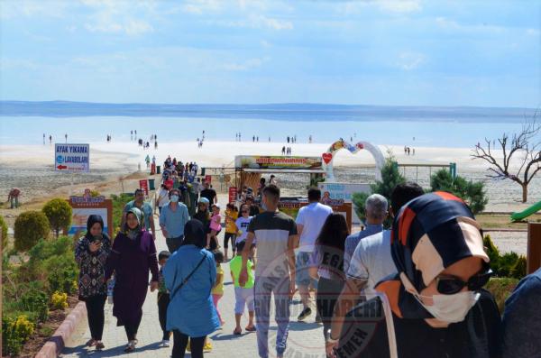 Tuz Gölü’nde yerli ve yabancı turist akını