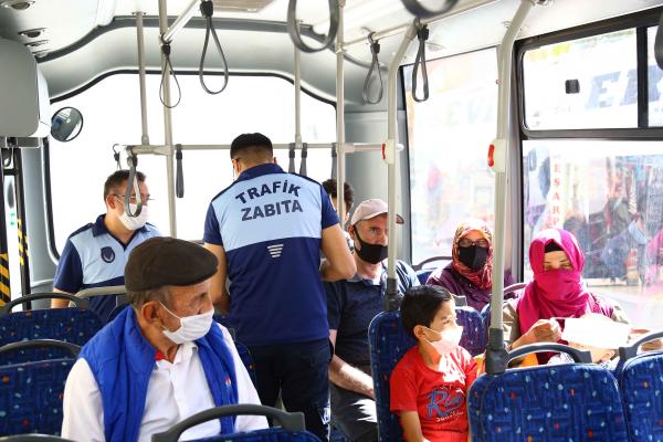 Halk otobüslerinde  maske dağıtıldı