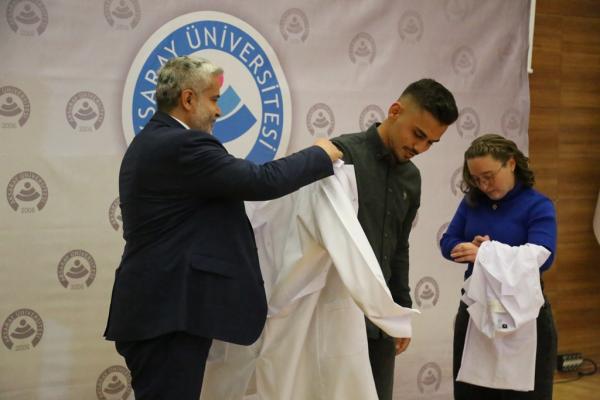 102 öğrenci beyaz önlük giyerek mesleğe ilk adımı attı