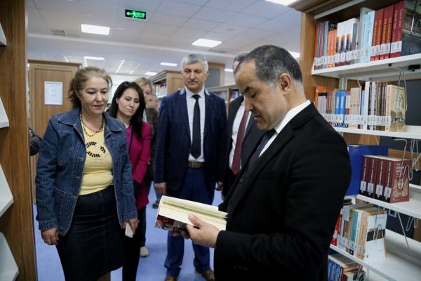 Aydoğdu ASÜ kütüphanesini gezdi