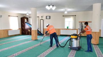 Camiler belediye ekiplerince düzenli olarak temizleniyor