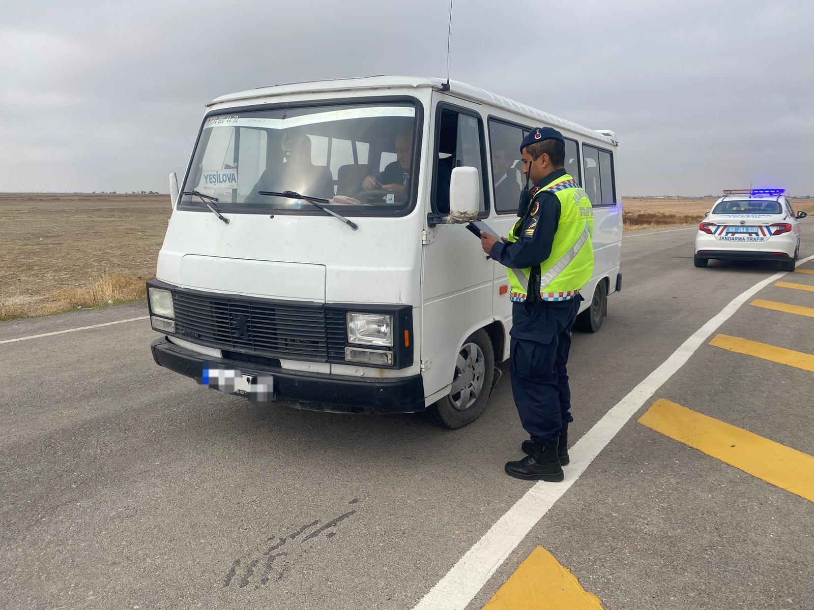 Aksaray Jandarma ekiplerinden yolcu taşımacılığı yapan araçlara denetim