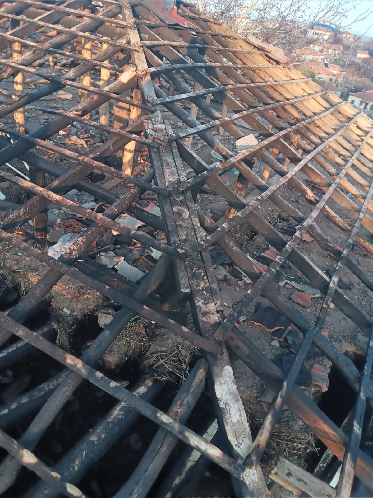  Ortaköy’de çıkan yangında müstakil ev kül oldu