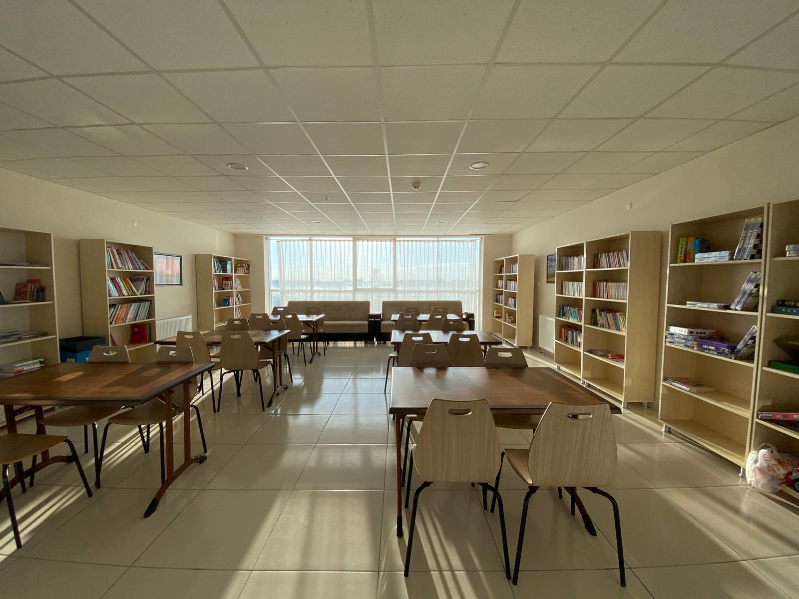 ASÜ İİBF depremzedeler için kütüphane kurdu