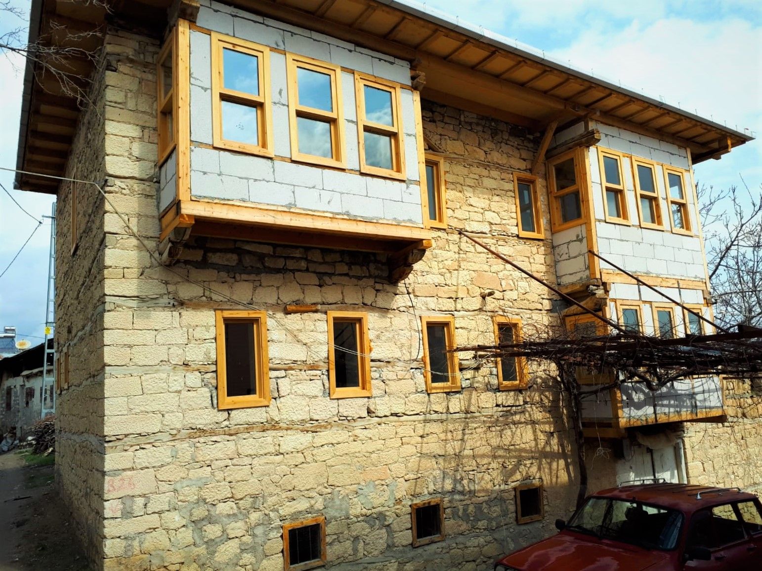 Aksaray Merkez’de 5 katlı kargir apartman ve arsası icradan satılıktır