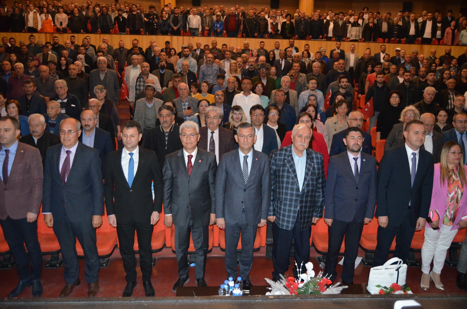 CHP’li Özel, milletvekili aday adalarını tanıttı 