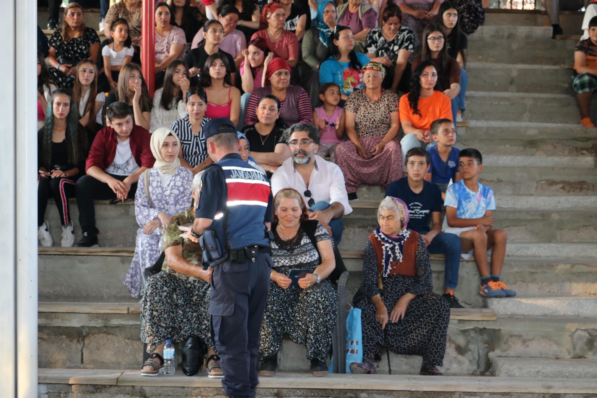 Aksaray’da jandarma ekipleri Saratlı Festivali’nde KADES’i tanıttı