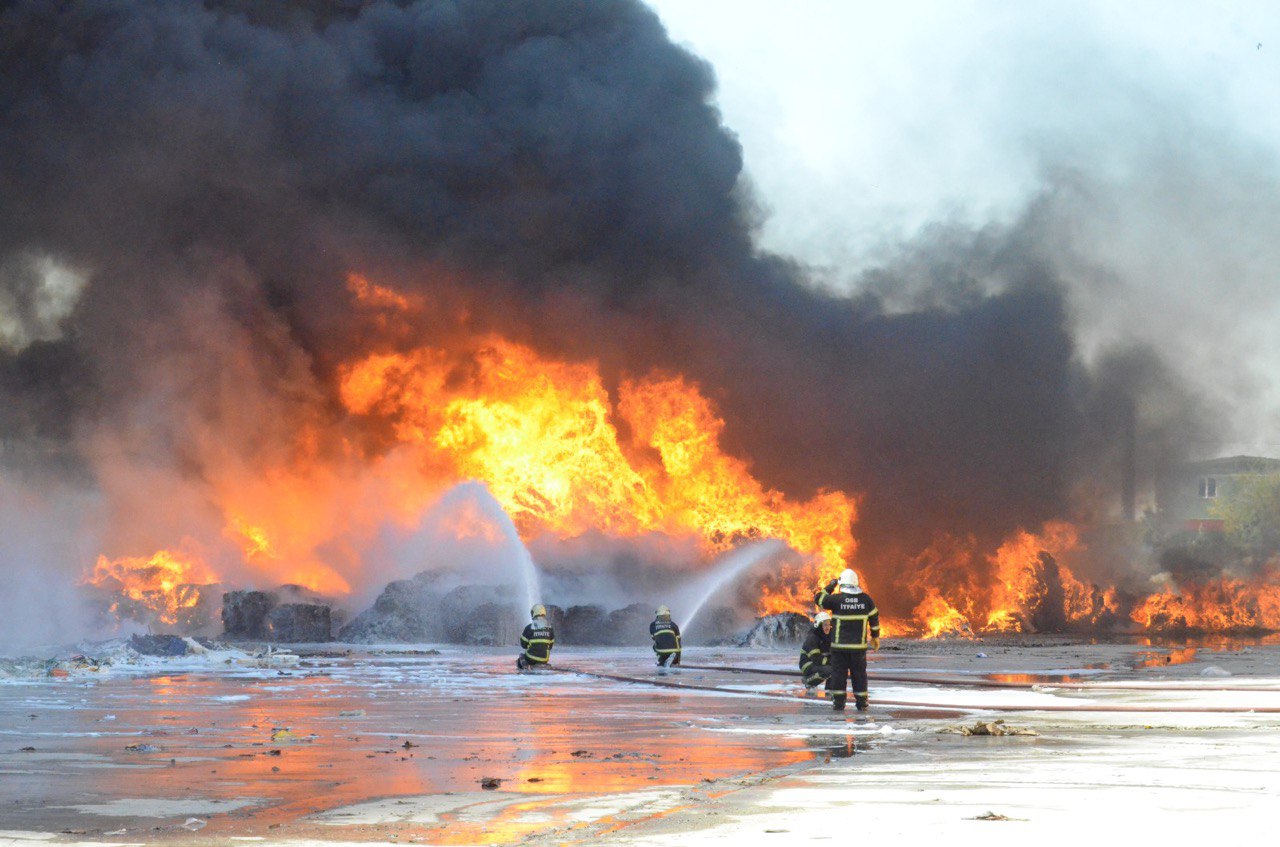 Aksaray’da geri dönüşüm fabrikasında yangın