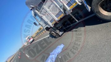 Otoyolda tırın çarptığı kamyon sürücüsü öldü