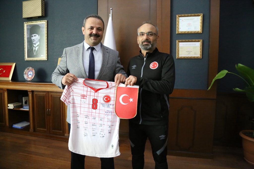 Arıbaş, milli takım teknik direktörü Demir’i tebrik etti
