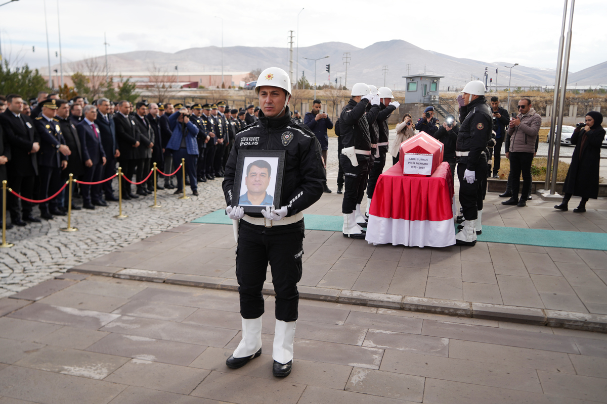 Göreve giderken kazada ölen polis Aksaray’da toprağa verildi