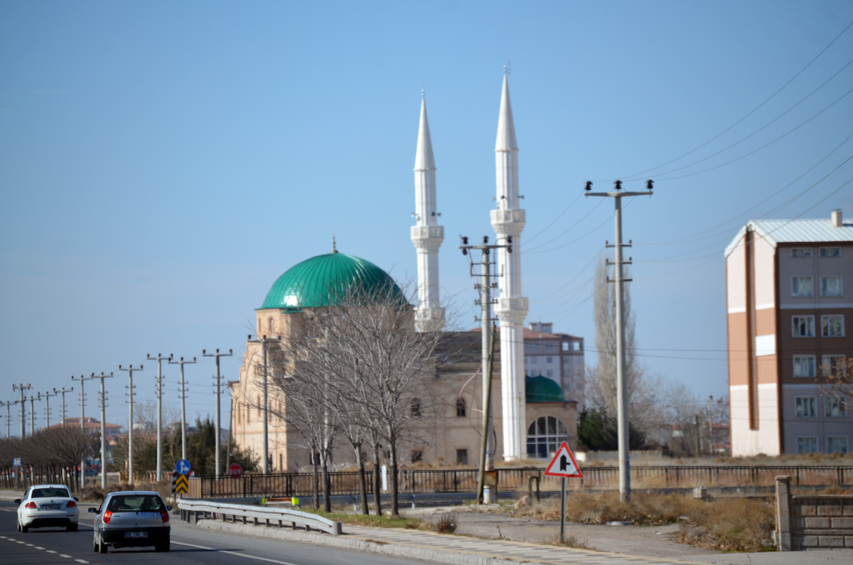 Depremde zarar gören minarenin yenisi yapıldı