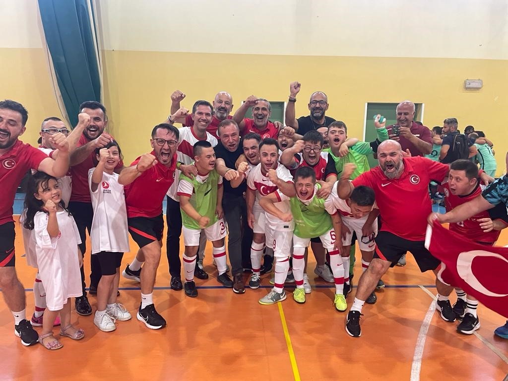 Down Sendromlu Futsal Milli Takımı, Dünya 2’ncisi oldu